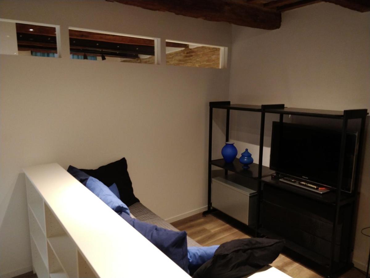 Isi Guesthouse 29 Ези Экстерьер фото